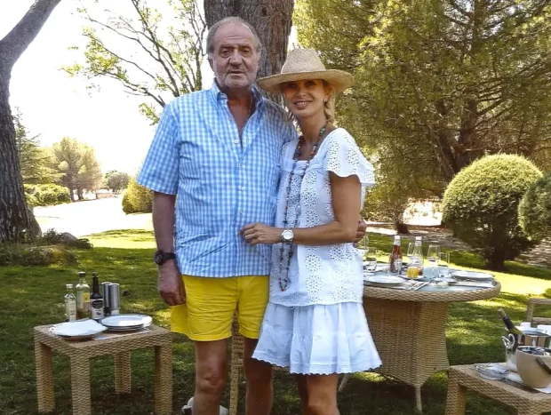 Juan Carlos y Corinna en una barbacoa.