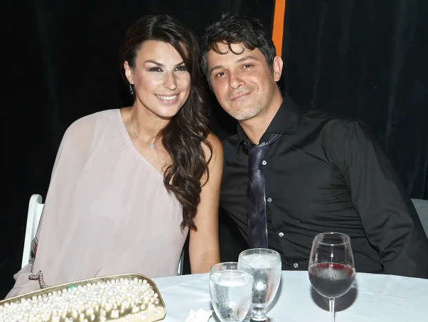 Raquel Perera y Alejandro Sanz cenando.