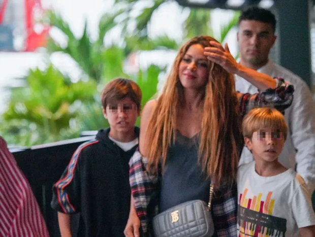 Shakira con sus hijos.