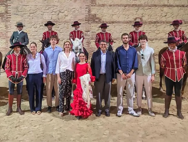 Infanta Cristina junto a sus hijos en las Reales Caballerizas