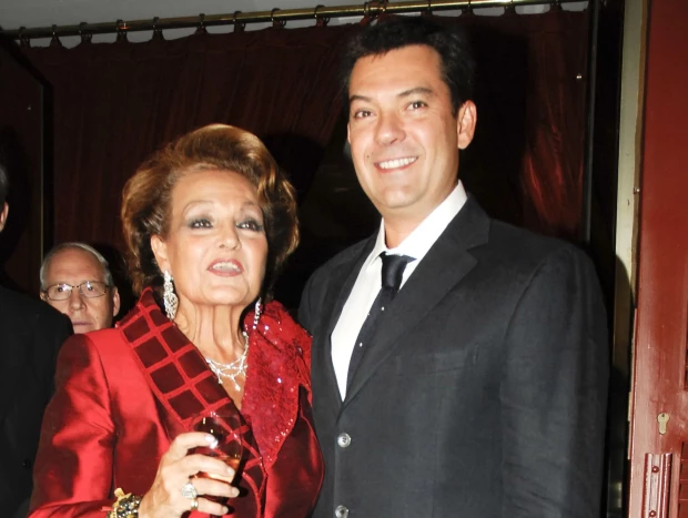 Carmen Sevilla junto a su hijo, Augusto, que no se ha separado de su lado estos años (Europa Press)