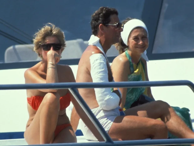 Lady Di, Carlos de Inglaterra y la reina Sofía a bordo del Fortuna