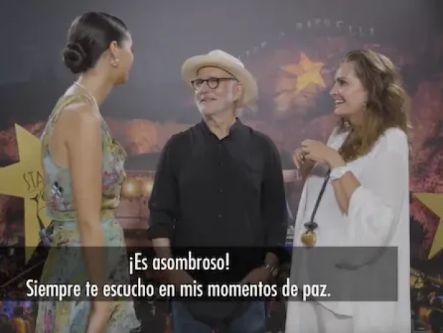 Victoria Federica hablando con el músico Ludovico Einaudi.