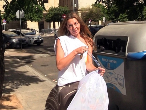 Alejandra Osborne captada en la calle en una imagen de EP