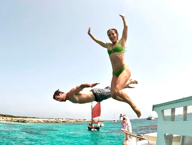 Chris Hemsworth y Elsa Pataky disfrutando del verano