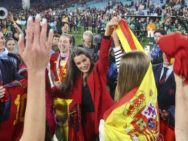 La reina Letizia y la infanta Sofía en Sidney celebrando la victoria con las futbolistas