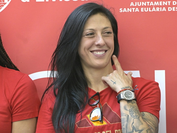 Jennifer Hermoso en una imagen sonriente con su uniforme de la selección española.