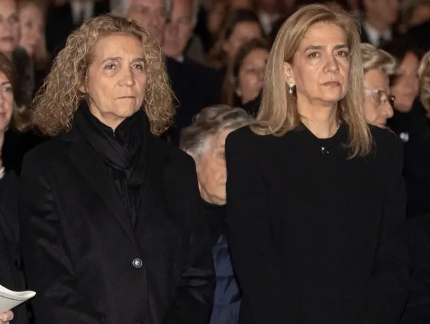 Las infantas Elena y Cristina en una imagen en un funeral.