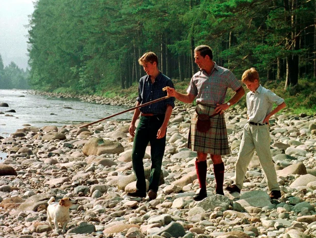 Foto de Carlos y sus hijos, tomada días antes de la muerte de Diana, el 31 de agosto de 1997.