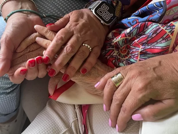 Manos de Terelu, Carmen Borrego y María Teresa Campos