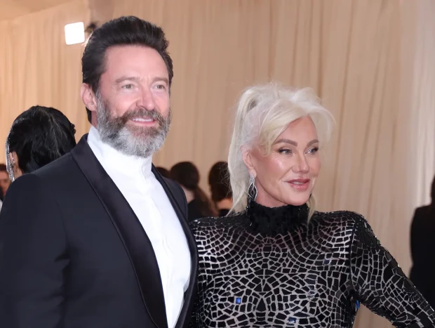 Hugh Jackman posando con su exmujer.