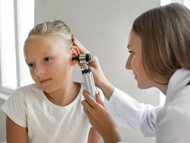 Los especialistas recomiendan revisar la audición periódicamente para poder prevenir y detectar cualquier problema.