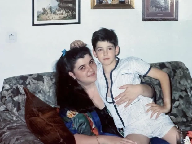 Miguel Ángel con su madre, Cristina Blanco, en una imagen de su álbum familiar.