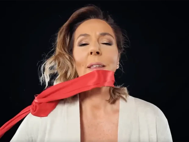 Una escena del vídeo reivindicativo protagonizado por Rocío Carrasco.