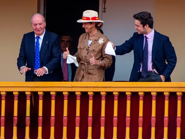 El rey Juan Carlos con la infanta Elena y Froilán.
