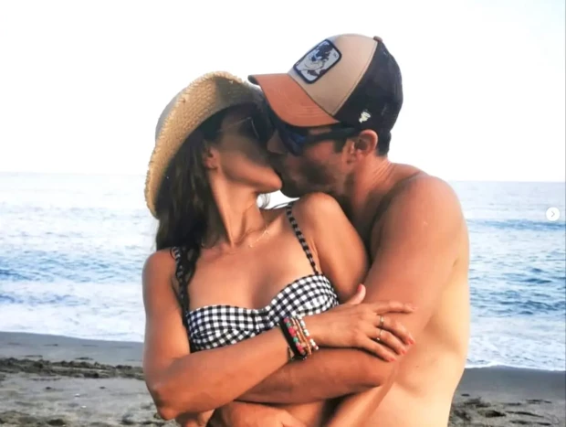 NURIA FERGO Y JUAN PABLO LAURO beso