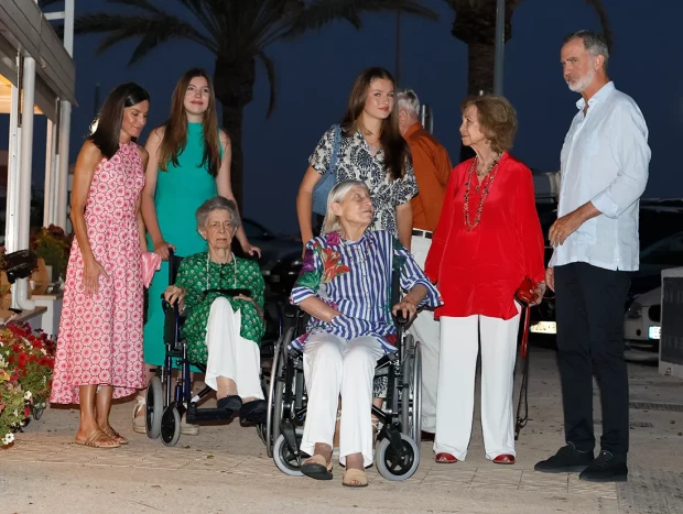 Los Borbones de cena familiar en Mallorca