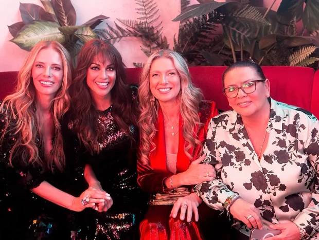 Lara Álvarez junto a algunas de sus nuevas compañeras en TVE.