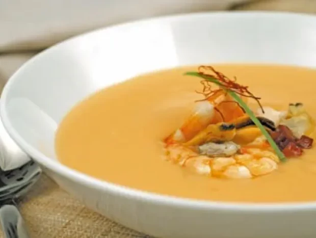 Plato de la deliciosa crema de marisco cocinada con MyCook Next.