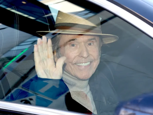Raphael abandonó el hospital con una gran sonrisa.