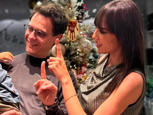 Christian Gálvez y Patricia Pardo con su bebé.