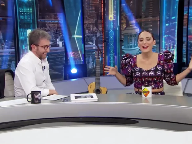 Tamara Falcó junto a Pablo Motos en 'El hormiguero'.
