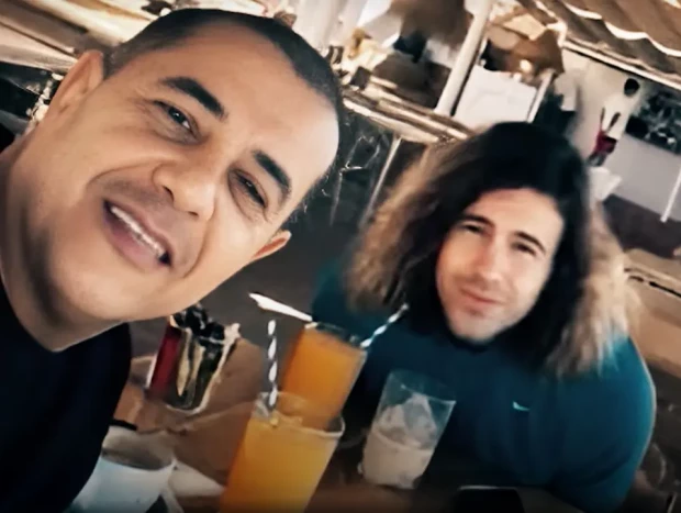 Edwin Arrieta tomando una copa con Daniel Sancho.