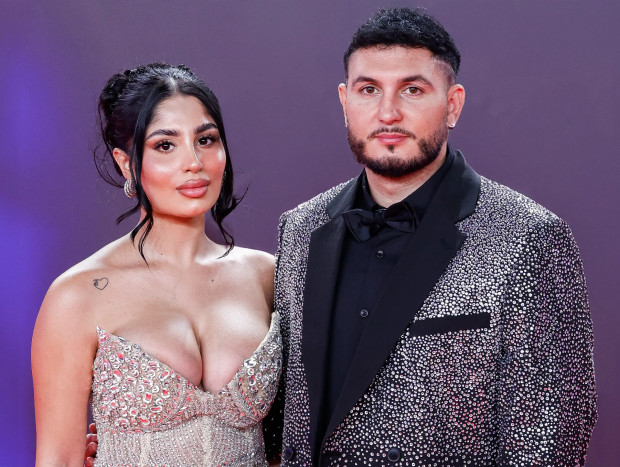 Omar Montes con Lola Romero en los Grammy latinos.