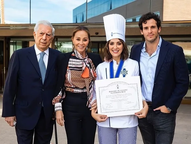 Mario Vargas Llosa junto a Isabel Preysler, Tamara Falcó e Íñigo Onieva.