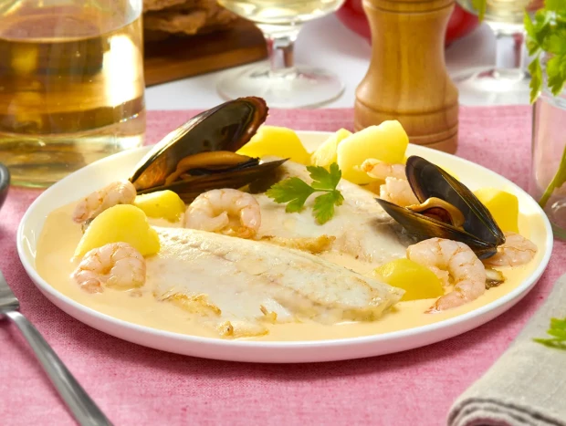 Lubina con gazpachuelo malagueño