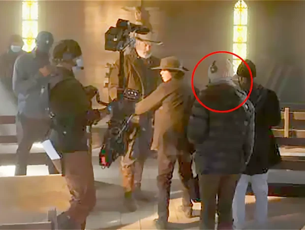 Alec Baldwin caracterizado como pistolero en el rodaje de la película Rust.