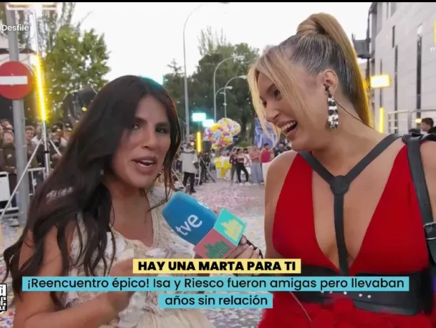 Isa Pantoja y Marta Riesco juntas en el estreno de La familia de la tele