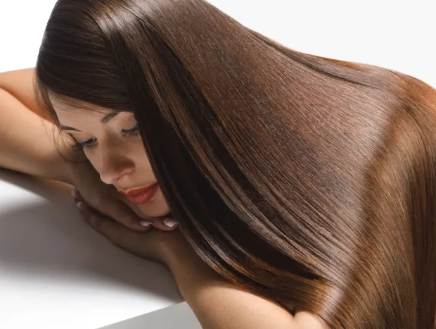 Usar un acondicionador en espray permite aplicarlo de manera más controlada de manera que el pelo no se apelmace y mantenga su aspecto limpio y brillante más tiempo.