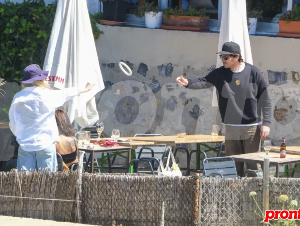 Andrés Velencoso jugando con Mar Canadell.