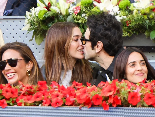 Uno de los tiernos besos que se dieron Blanca Suárez y Javier Rey.