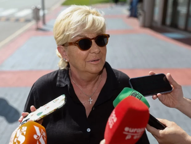 Teresa Ozores en el tanatorio despidiendo a su padre Mariano Ozores