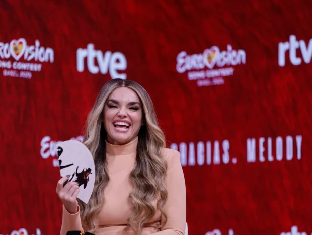 Melody sonriente en una imagen en la rueda de prensa después de Eurovisión de RTVE.