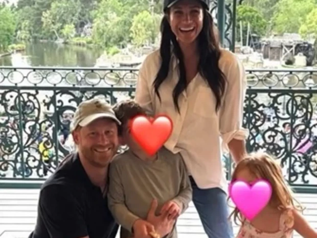 El príncipe Harry y Meghan disfrutando con sus hijos en 'Disneyland'