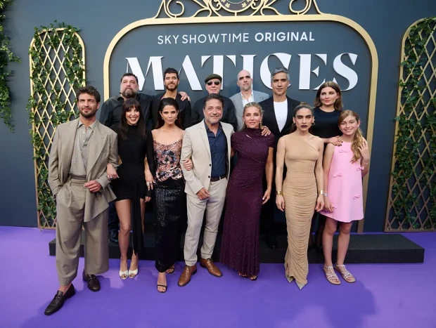 Elsa Pataky con sus compañeros en la presentación de 'Matices'.