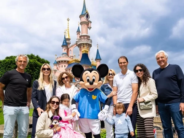 Rafa Nadal con su familia en Disneyland París