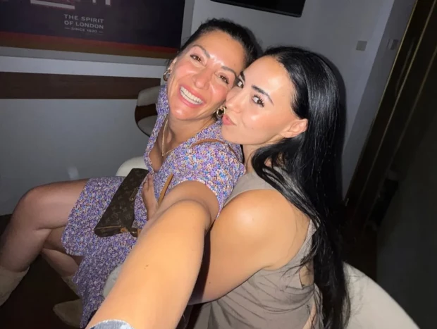 Nagore Robles con su novia, Carla Flila