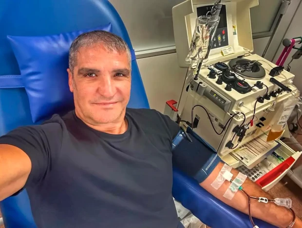 Gustavo Gonzalez donando sangre