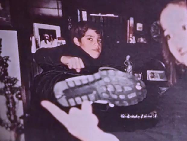 Roberto Leal de niño, con su hermana.