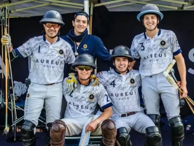 Sunjay Kapur con sus amigos en el Polo
