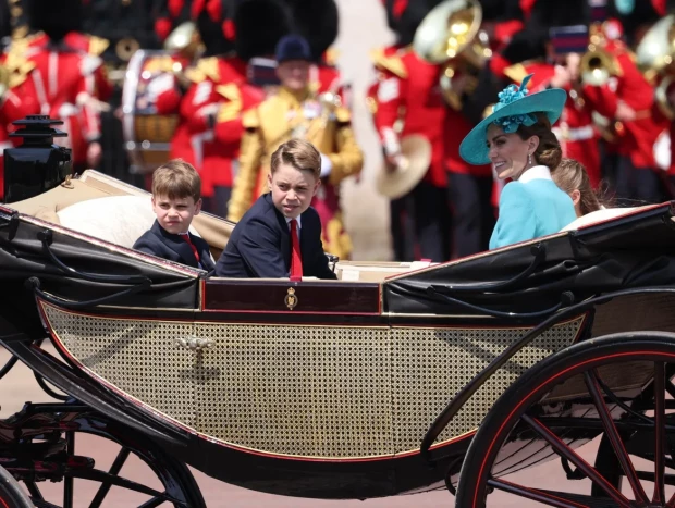 Kate Middleton con sus hijos, Carlota, Jorge y Luís de Gales