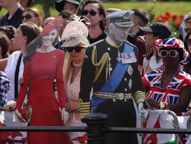 Los británicos esperan con ansia la aparición de Kate Middleton y Carlos III