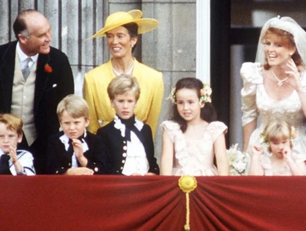 Sarah Ferguson el día de su boda junto a su madre, Susan Barrantes.