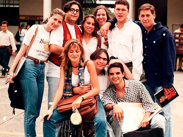 Letizia con sus compañeros de universidad cuando era joven.