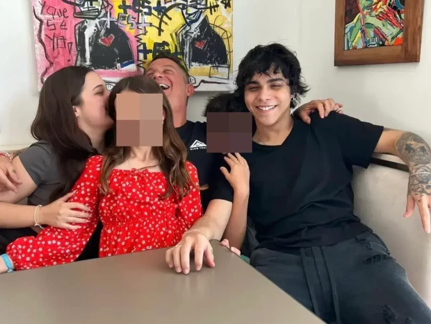 Redes sociales de Alejandro Sanz con sus hijos