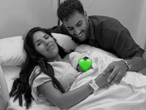 Isa Pantoja y Asraf en el hospital